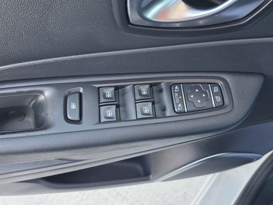Renault Captur TCe INTENS,NAVI,FUL LED 39 T.K.M, fotografija 15