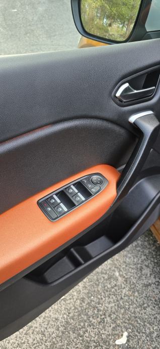 Renault Captur TCe" INTENSE" STANJE NOVO! NOVO!, fotografija 7