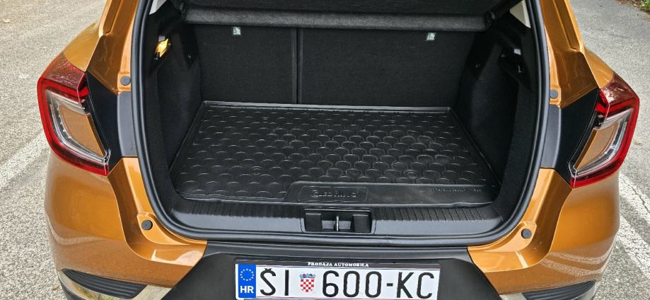 Renault Captur TCe" INTENSE" STANJE NOVO! NOVO!, fotografija 12
