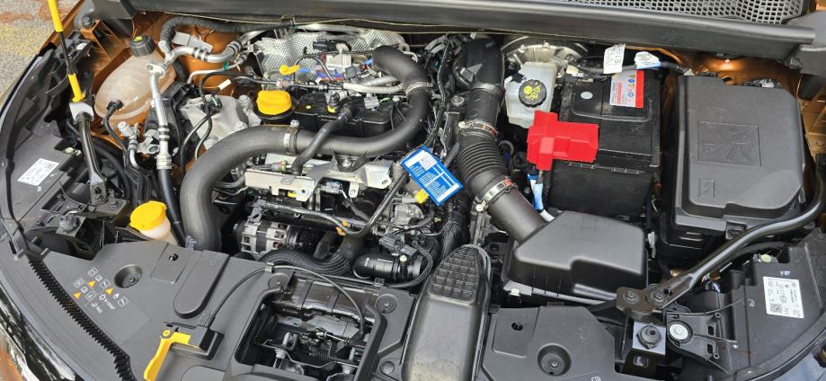 Renault Captur TCe" INTENSE" STANJE NOVO! NOVO!, fotografija 16