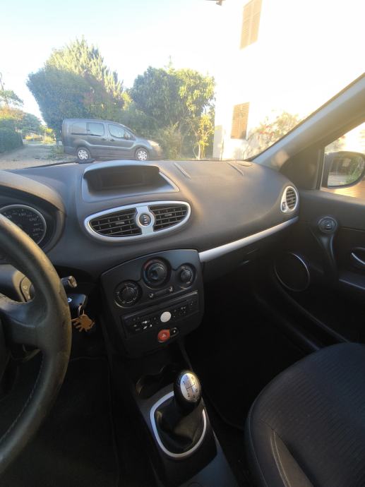 Renault Clio 1,2 16V benzin, 178200 km, reg. do 06/2027, fotografija 8