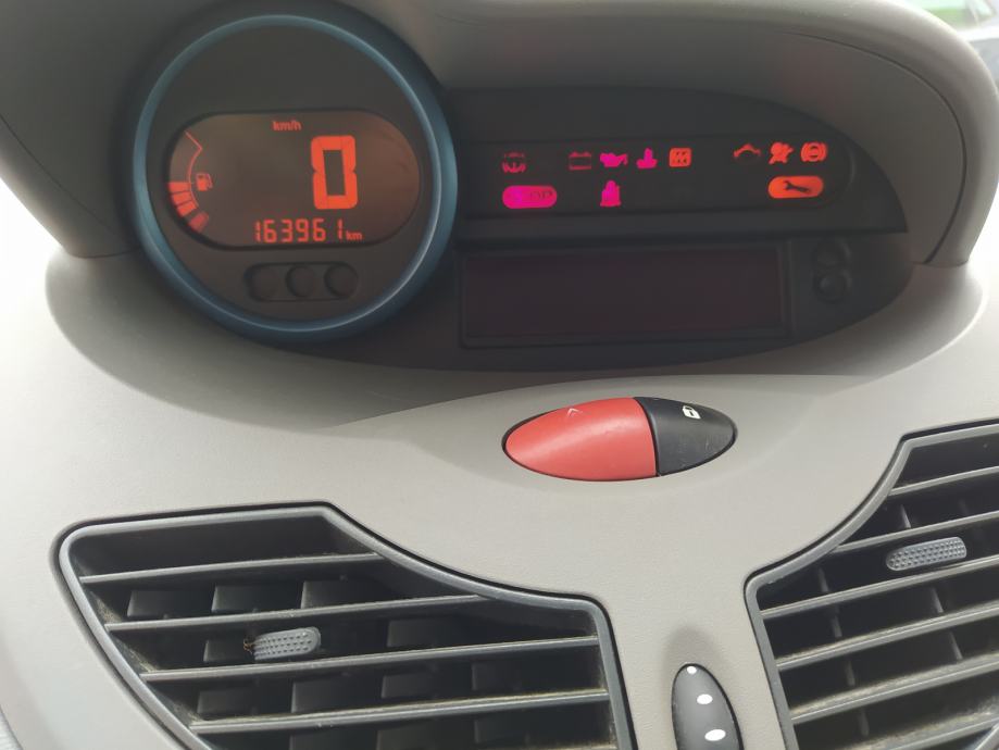 Renault TWINGO 1,2 8V KLIMA,SAMO 160 TKM.IMA POTVRDA,NEMA RUZINE, fotografija 11