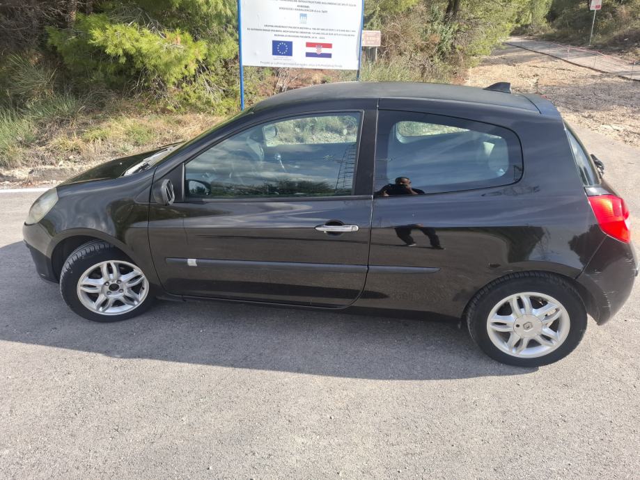 Renault Clio 1,4 16V LPG registriran godinu dana, fotografija 2