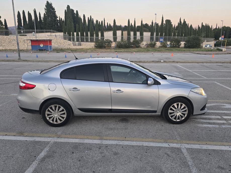 Renault Fluence 1,5 dCi Euro6 2016 Kupljen nov u Hr registrira do 4/27, fotografija 4