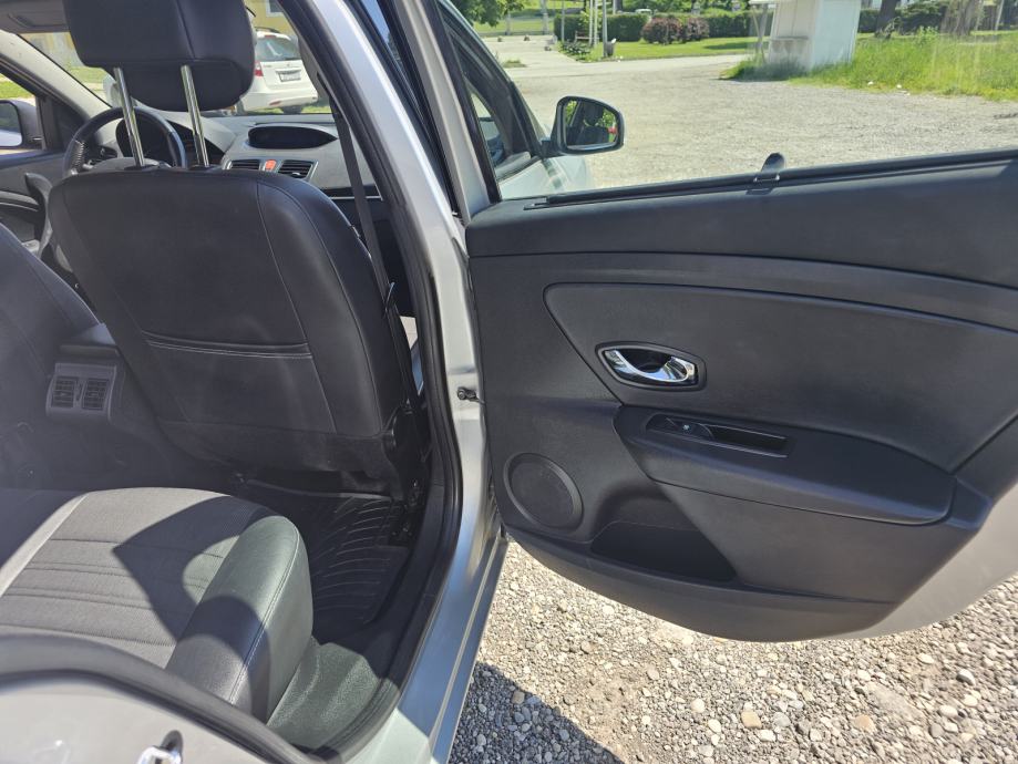 Renault Fluence 1,5 dCi automatik, fotografija 4