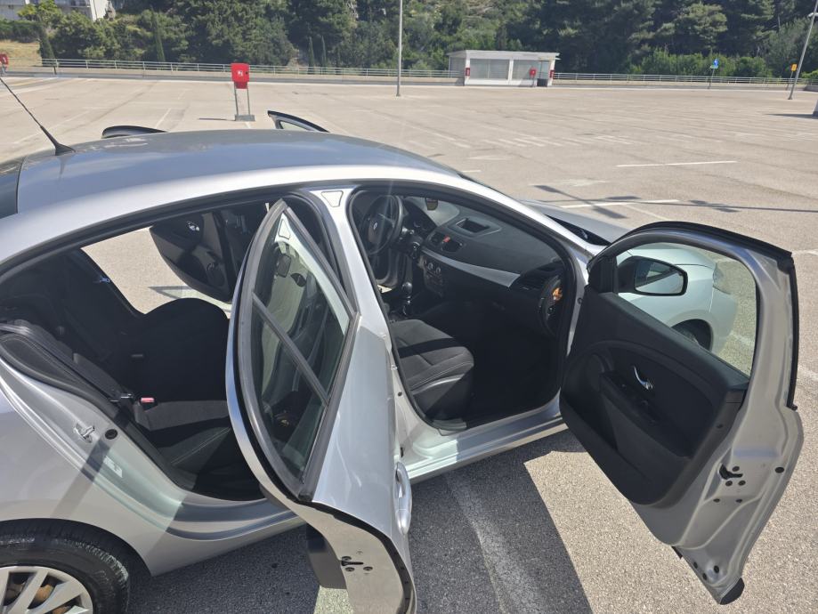 Renault Fluence 1,5 dCi Euro6 kupljen 2016 u salonu u RH,reg do 4/2027, fotografija 6