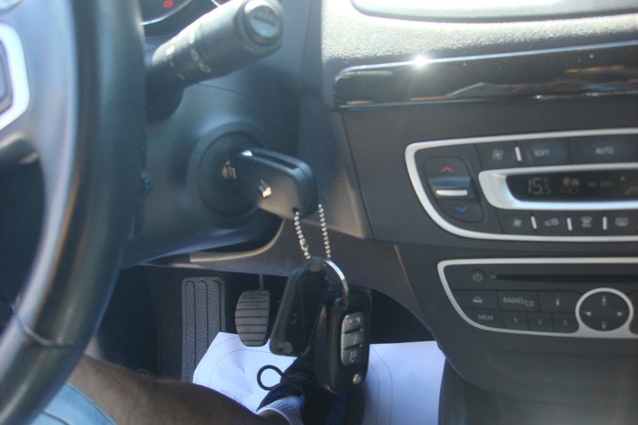 RENAULT FLUENCE 1,5 dCi***REGISTRIRAN 1.GOD****FULL OPREMA**PRILIKA***, fotografija 10