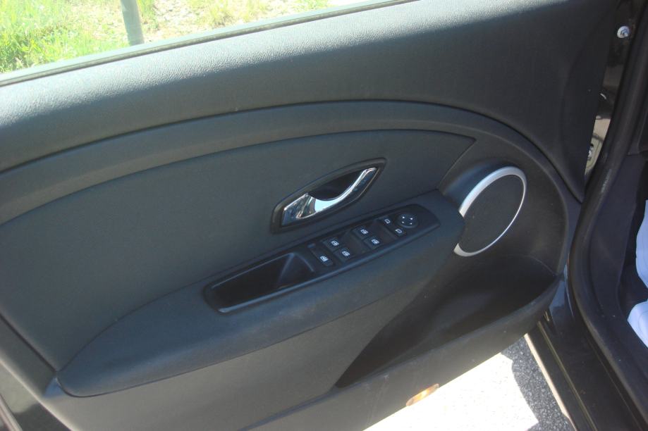 RENAULT FLUENCE 1,5 dCi***REGISTRIRAN 1.GOD****FULL OPREMA**PRILIKA***, fotografija 7