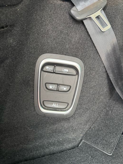 Renault Grand Scenic 1,3 TCe 140 7 sjedala, fotografija 11