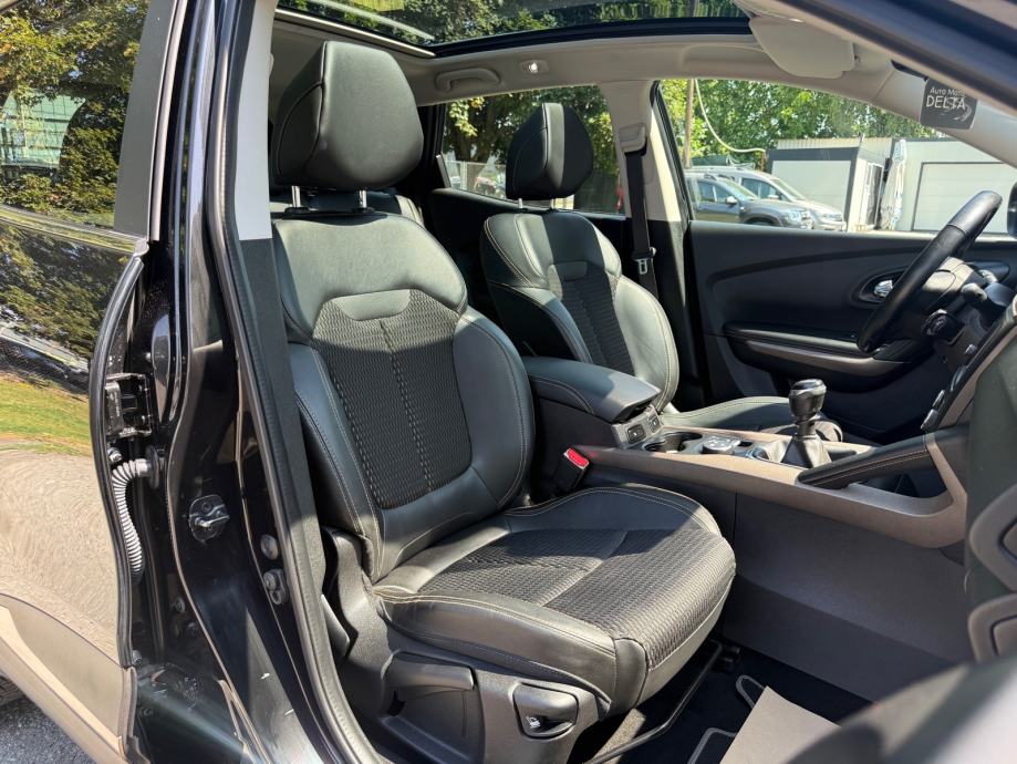 Renault Kadjar dCi 110 XMOD-XENON-PANORAMA-NAVI-KUKA-VELIKI SERVIS-, fotografija 18