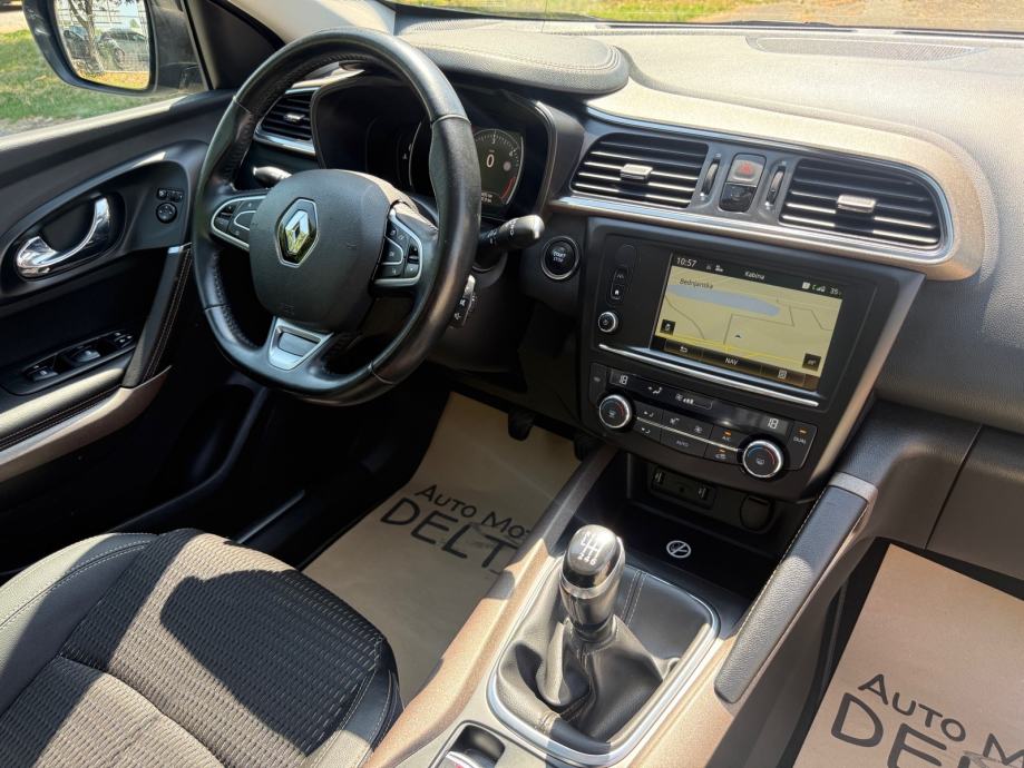 Renault Kadjar dCi 110 XMOD-XENON-PANORAMA-NAVI-KUKA-VELIKI SERVIS-, fotografija 16
