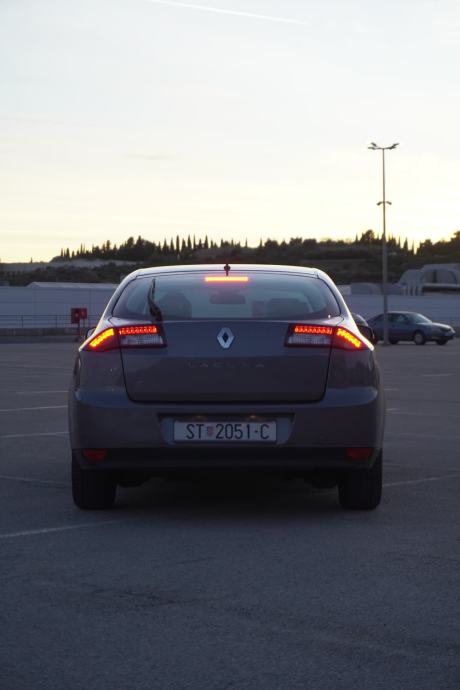 Renault Laguna 1,5 dCi/GARAZIRAN/DRUGI VLASNIK STARIJA OSOBA, pogled izvana - slika 2