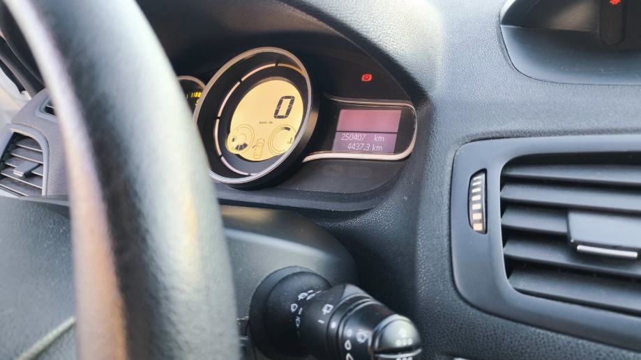 Renault Mégane 1.5 dCi – registriran do 08/2027, fotografija 7