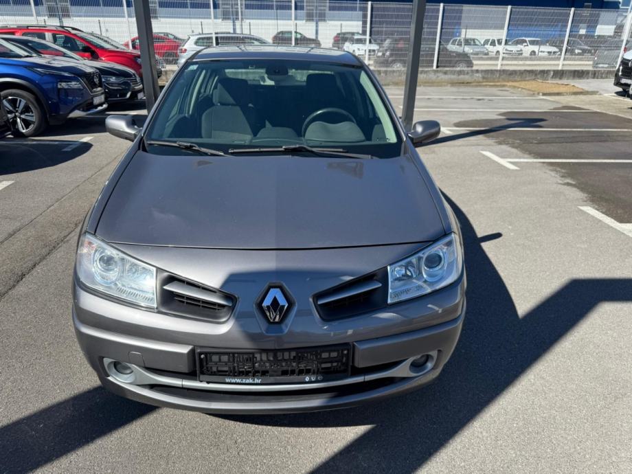 Renault Mégane Sedan 1,6 16V Dynamique-USLUŽNA PRODAJA!!, pogled izvana - slika 2