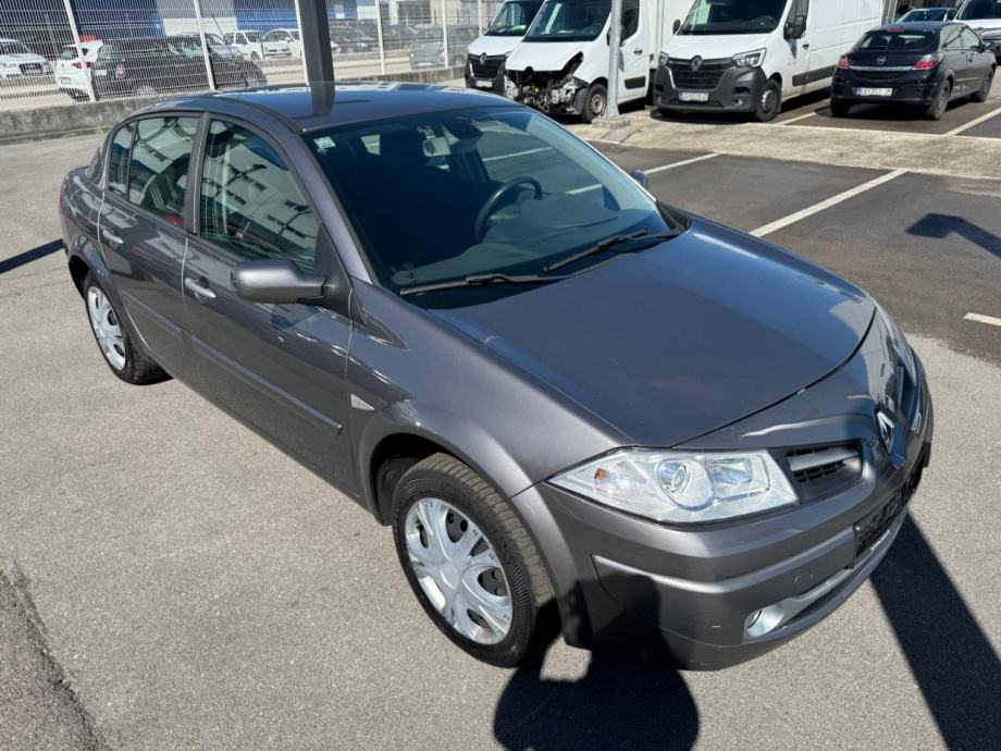 Renault Mégane Sedan 1,6 16V Dynamique-USLUŽNA PRODAJA!!, pogled izvana - slika 3