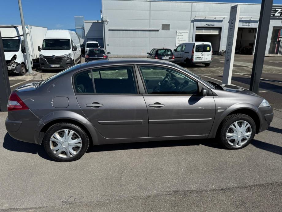 Renault Mégane Sedan 1,6 16V Dynamique-USLUŽNA PRODAJA!!, pogled izvana - slika 4
