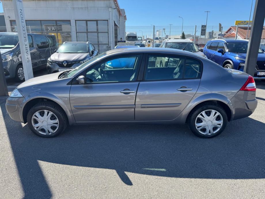 Renault Mégane Sedan 1,6 16V Dynamique-USLUŽNA PRODAJA!!, pogled izvana - slika 5