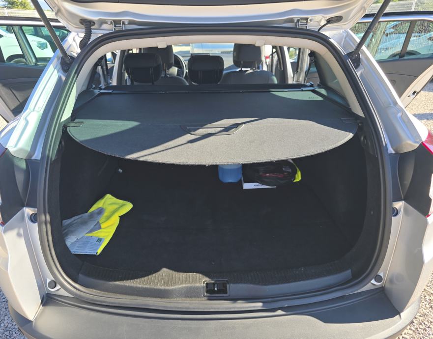 Renault Megane 1,5 dCi LIMITED veliki servis, nove gume,KUKA, REG 1god, fotografija 14