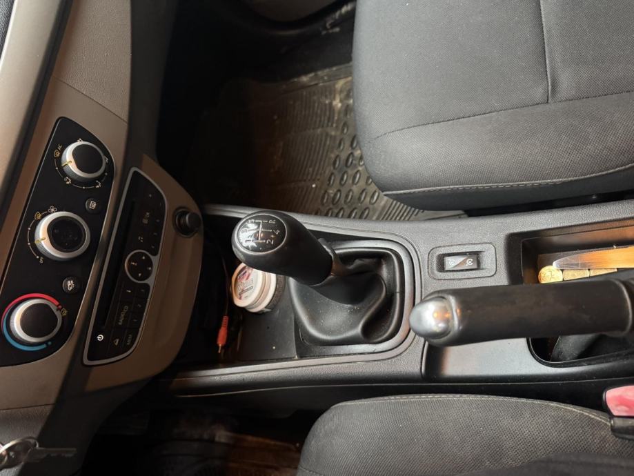 Renault Megane 1.5 dCi, fotografija 7