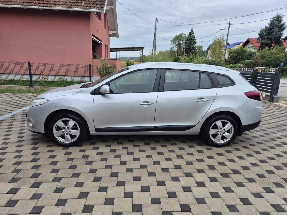 Renault Megane 1.6 16V 2011g Reg:07/27 185 TKm 100% SERVISNA, pogled izvana - slika 2