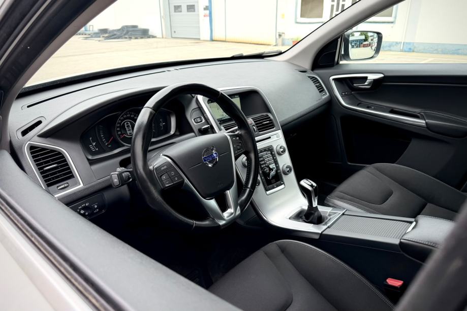 Volvo XC60 2.0 D3 Momentum 2WD 2016g SAMO 128000KM, GR SJEDALA⭐⭐⭐⭐⭐, fotografija 11