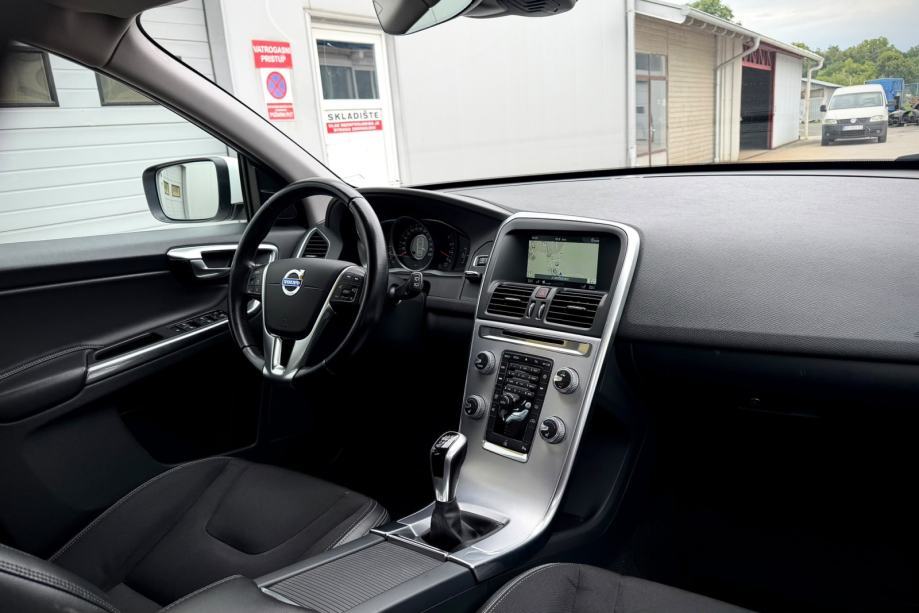 Volvo XC60 2.0 D3 Momentum 2WD 2016g SAMO 128000KM, GR SJEDALA⭐⭐⭐⭐⭐, fotografija 13