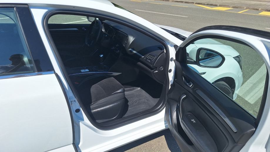 Renault Megane Intense dCi 130 2017g-VELIKI SERVIS!!!, fotografija 19