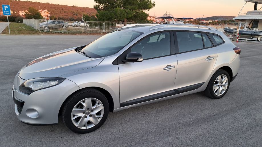 Renault Megane 1,5 dCi. 81kw Šest brzina,⭐️KOMPLET SERVIS⭐️ Odličan, fotografija 12