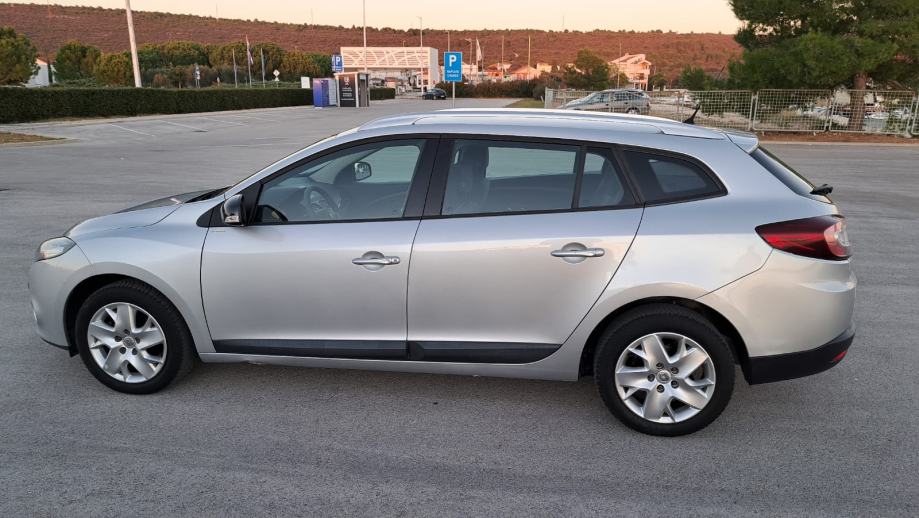 Renault Megane 1,5 dCi. 81kw Šest brzina,⭐️KOMPLET SERVIS⭐️ Odličan, fotografija 10