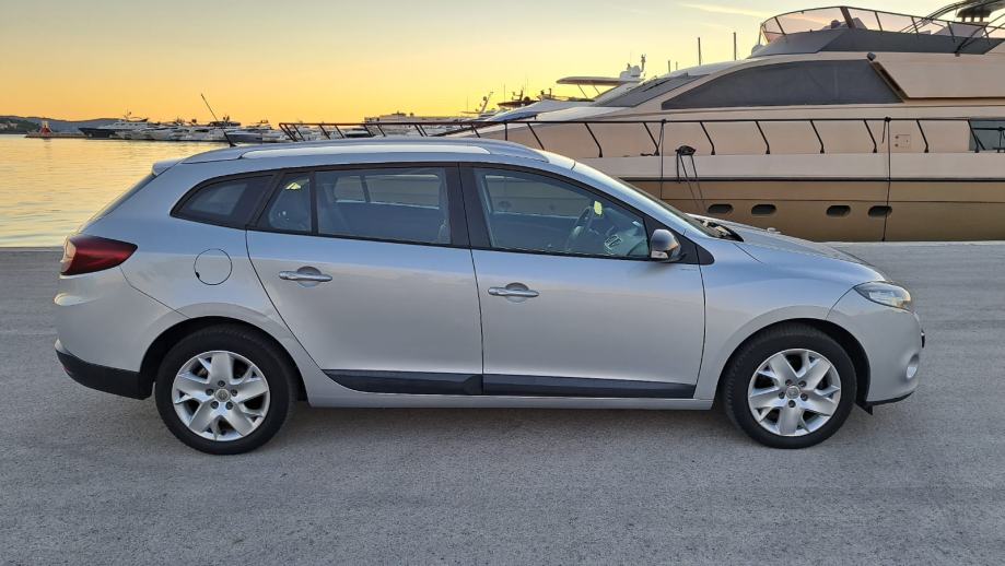 Renault Megane 1,5 dCi. 81kw Šest brzina,⭐️KOMPLET SERVIS⭐️ Odličan, fotografija 4