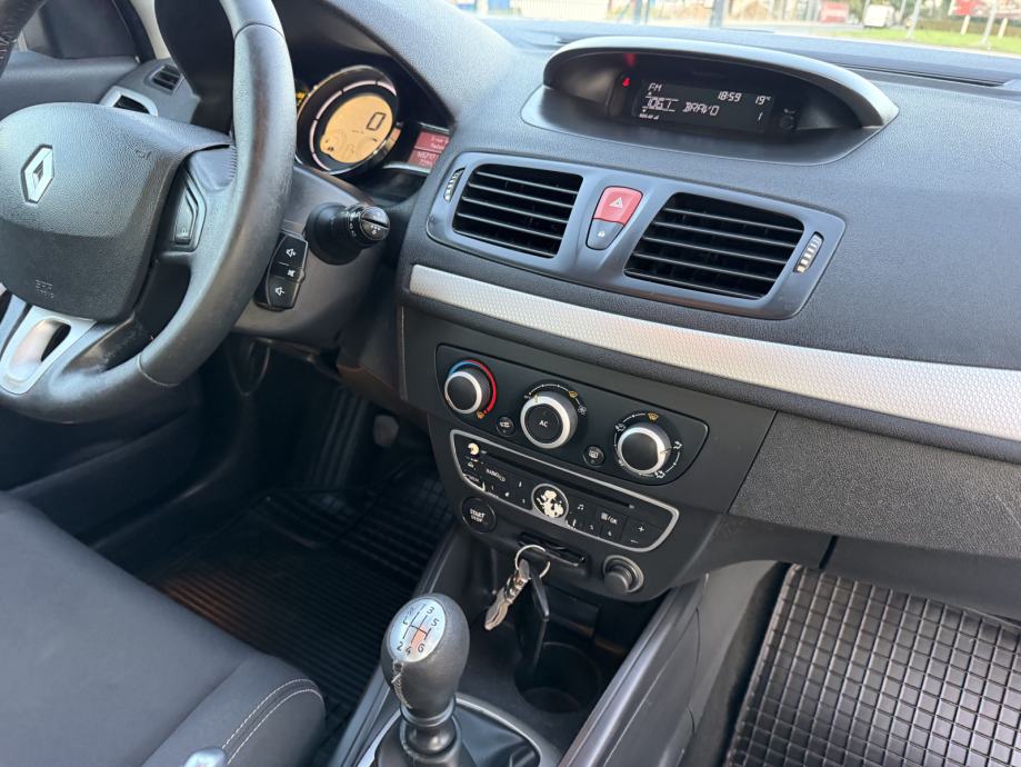 Renault Megane Grandtour 1,5 dCi - REG. GODINU DANA- GARANCIJA, fotografija 19