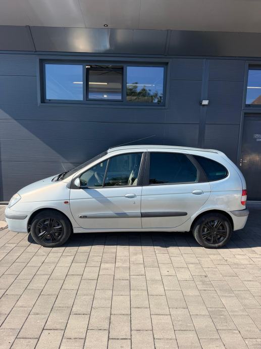 Renault Megane Scenic 1.6 - REGISTRIRAN 02/2027 - KLIMA - AUTOKREDIT, fotografija 2