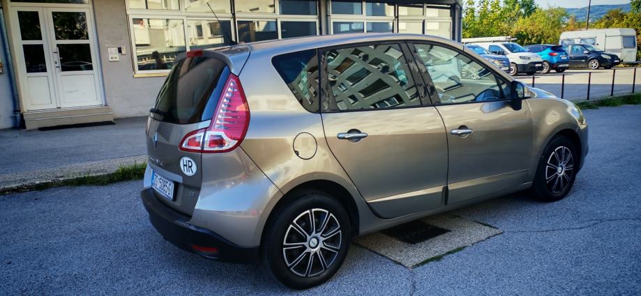 Renault Scenic 1,5 dCi ** NAPRAVLJEN VELIKI SERVIS** REG 1G, fotografija 8