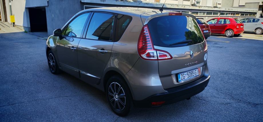 Renault Scenic 1,5 dCi ** NAPRAVLJEN VELIKI SERVIS** REG 1G, fotografija 13