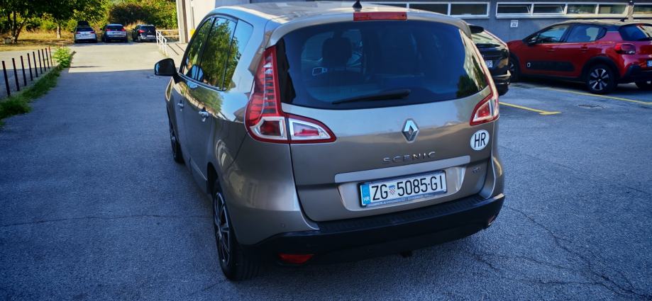 Renault Scenic 1,5 dCi ** NAPRAVLJEN VELIKI SERVIS** REG 1G, fotografija 12