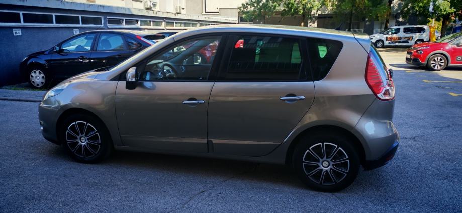 Renault Scenic 1,5 dCi ** NAPRAVLJEN VELIKI SERVIS** REG 1G, fotografija 15