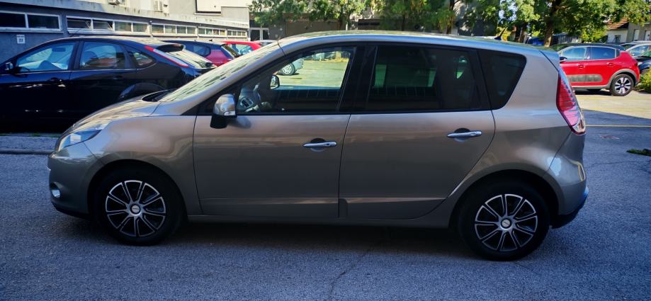 Renault Scenic 1,5 dCi ** NAPRAVLJEN VELIKI SERVIS** REG 1G, fotografija 16
