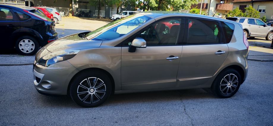 Renault Scenic 1,5 dCi ** NAPRAVLJEN VELIKI SERVIS** REG 1G, fotografija 17