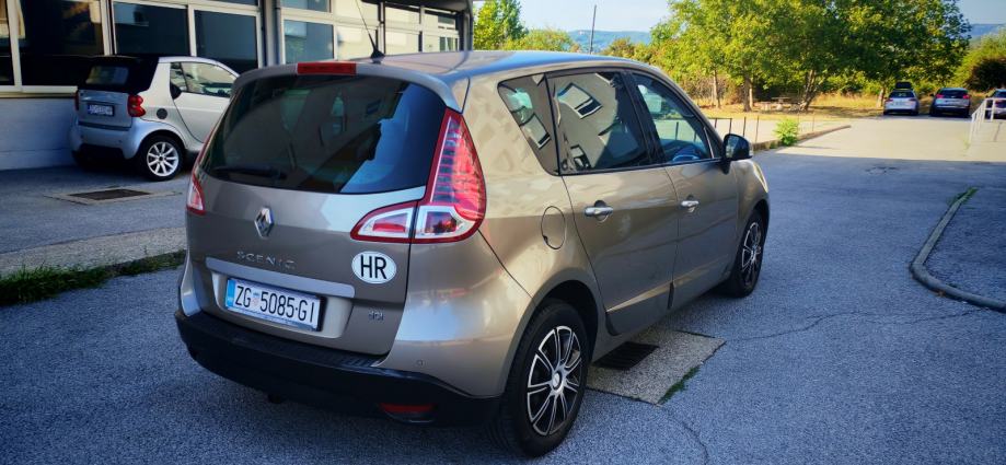Renault Scenic 1,5 dCi ** NAPRAVLJEN VELIKI SERVIS** REG 1G, fotografija 9