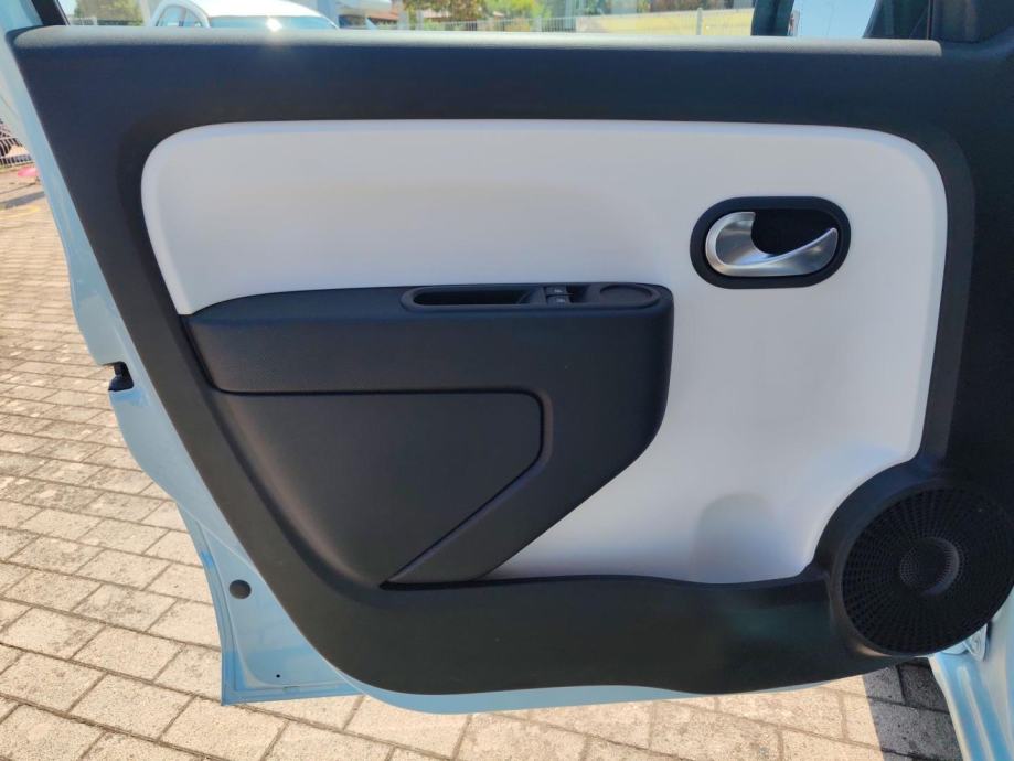 Renault Twingo 1.0 samo 8000 km !!!, UREDNO ODRŽAVAN, GARANCIJA, fotografija 13