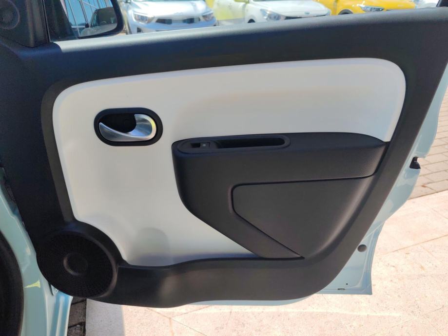 Renault Twingo 1.0 samo 8000 km !!!, UREDNO ODRŽAVAN, GARANCIJA, fotografija 14