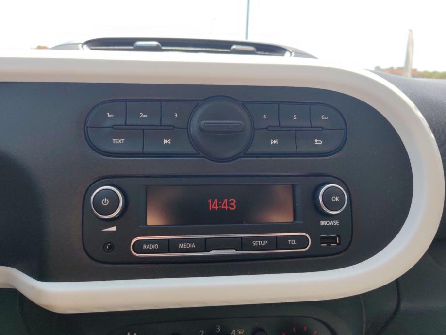 Renault Twingo 1.0 samo 8000 km !!!, UREDNO ODRŽAVAN, GARANCIJA, fotografija 18