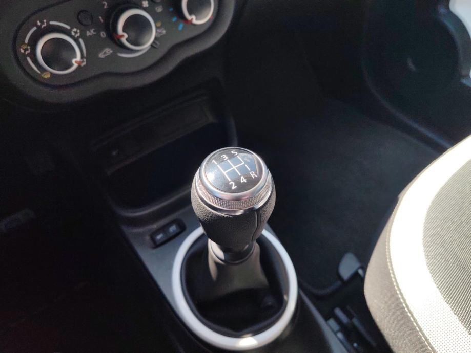 Renault Twingo 1.0 samo 8000 km !!!, UREDNO ODRŽAVAN, GARANCIJA, fotografija 20