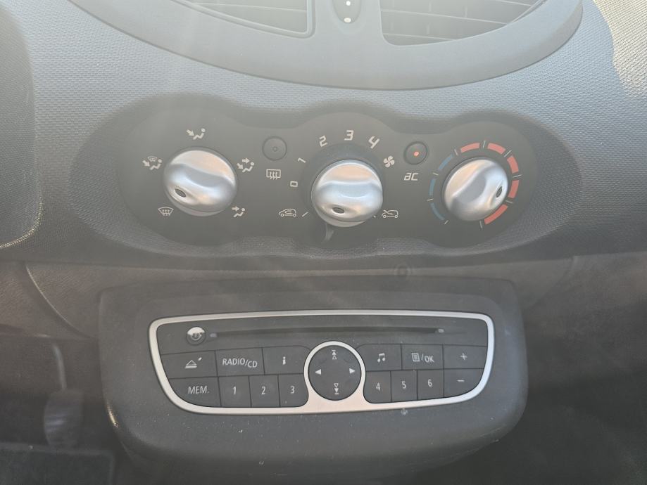 Renault Twingo 1,2 16V*67000 km*2012 godina*, fotografija 13