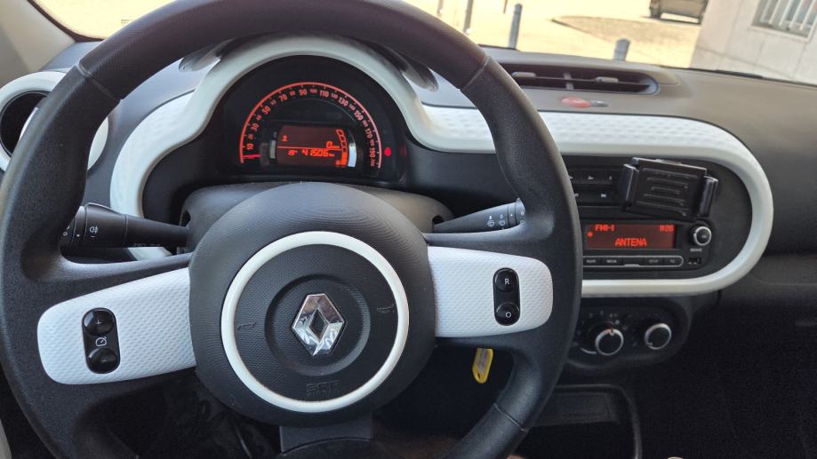 Renault Twingo, 2019. Samo 41000km, klima, fotografija 13