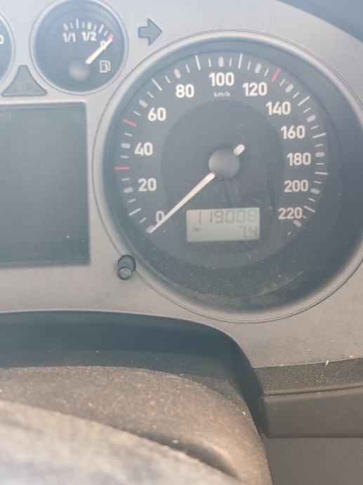 Seat Cordoba 1,4 16V, REG. 15.9.2027.,1.vlasnik,119.000km,servisiran, fotografija 5