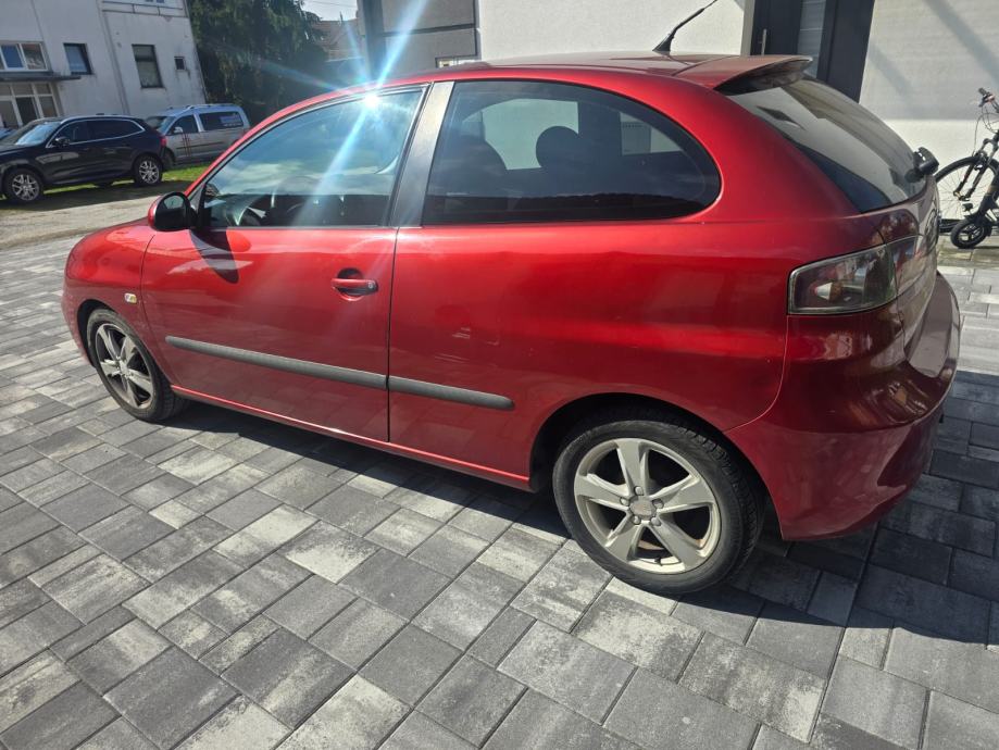 Seat Ibiza 1,4 16V 2007 god 190000 km Odlično stanje reg 6/2027, fotografija 3
