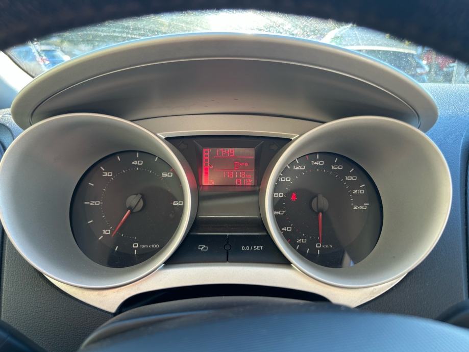 Seat Ibiza 1,6 TDI // 178 TKM // 2011 FULL OPREMA, fotografija 8