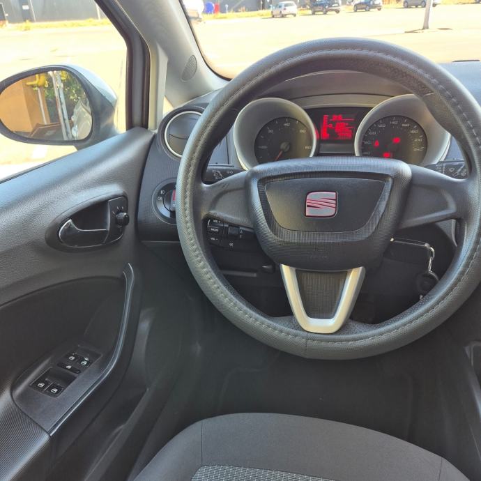 Seat Ibiza 1,6 TDI HR AUTO REG 06/27, fotografija 9