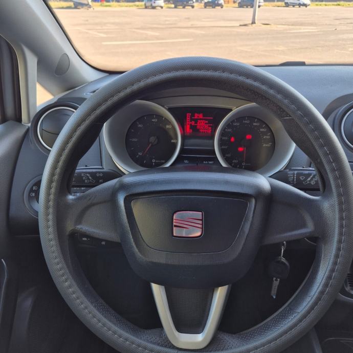 Seat Ibiza 1,6 TDI HR AUTO REG 06/27, fotografija 12